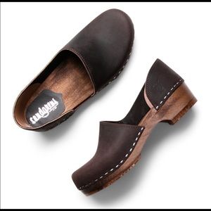 Sandgrens low Brett clog size 38 runs small